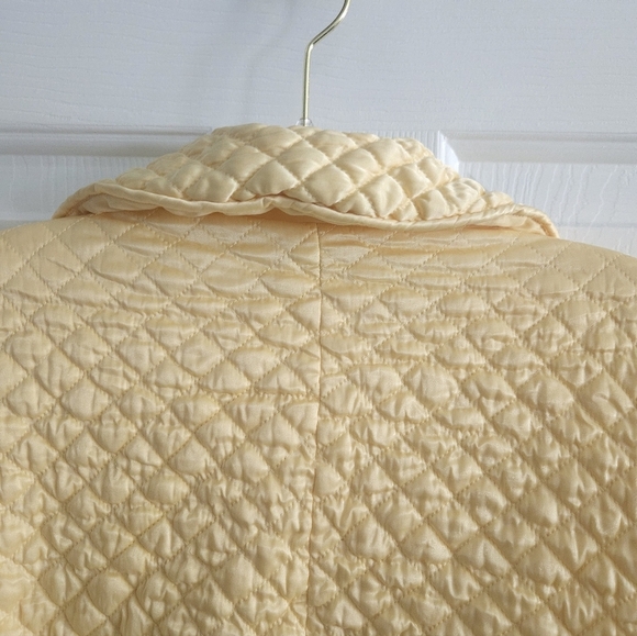 Vintage 1940s-50s Barbizon Quilted Dainty Puff Bed Jacket With Ties - Picture 9 of 12